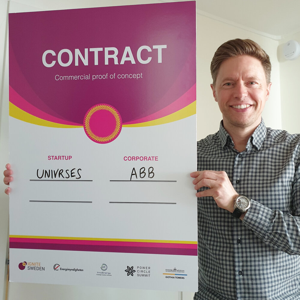 Jonathan Selbie, CEO of Univrses, holds the prize: a contract for the commercial proof of concept with ABB.